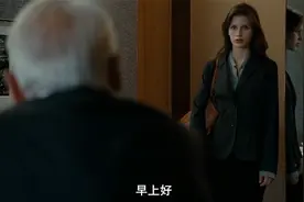 17岁女孩，竟然有两个身份。视频封面