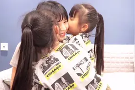 推理短剧：双胞胎发现妈妈有古怪，一路追查，竟发现妈妈在厨房视频封面