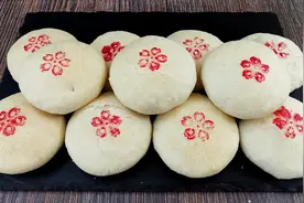 酥皮月饼教你在家做，详细配方，做法不难，轻轻一咬就掉渣，真香视频封面