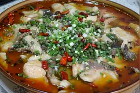 老四川特色菜“老坛酸菜鱼”，5斤大白鲢配上酸菜一煮，味道一绝视频封面