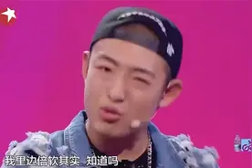 中国式相亲：23岁帅哥牵手40岁离异女，母亲怒了，一番话让人尴尬视频封面