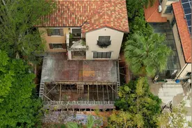 广州一别墅小区有住户开挖80平米地下室，相关部门执法拆违视频封面