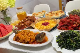 外面要下雨了，早点回家做饭，做好了叫弟弟一家过来吃！视频封面