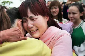武汉3岁女孩出门找妈妈，回家时已经29岁视频封面