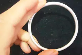 实心镯子带上去要不要买大一号的？不用！一笑教你怎么带！视频封面