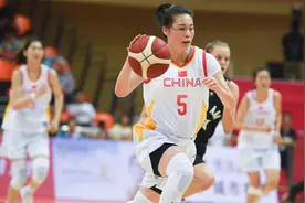 中国女篮VS希腊，落后不用慌，王思雨关键三分反超比分！视频封面