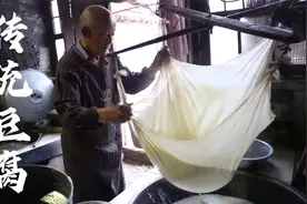 实拍农村制作豆腐全过程，20斤豆做出80斤豆腐，今天终于见识了!视频封面