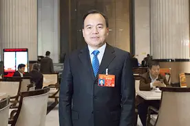 刘志让代表：建设航天强国需要留住尖端人才视频封面