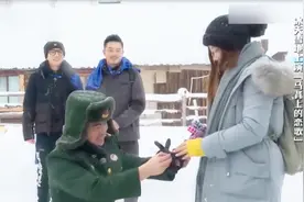 周文穿着神圣的军装向女友求婚，场面动容，求婚大作战圆满完成！视频封面