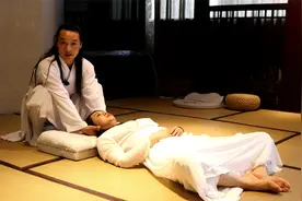 道家讲究睡觉的姿势，睡姿正确才能精力充沛，听凌云讲道家睡姿