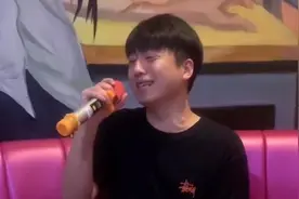 小伙KTV翻唱《搁浅》走红，歌曲唱出了多少男人心，太扎心了！视频封面