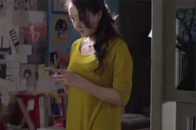 媳妇跟男闺蜜又搂又抱，说话甜蜜蜜，老公这眼神绝了视频封面