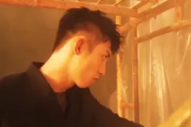 黄景瑜恶搞生日蛋糕，为陈伟霆献上特别的“第一次”！视频封面