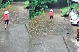 躲过一劫！女子刚路过几秒钟一道雷劈了下来，地面都被击碎了