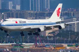 百看不厌的国航波音747 教科书式降落太牛视频封面