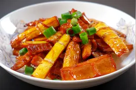 油焖笋不要焯水，也不要直接炒，一个妙招去除春笋草酸，鲜嫩爽口视频封面