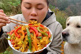 7个鸡蛋一斤辣椒，吃辣就服欧妹，超下饭辣椒整根吃真过瘾