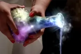 300斤胖女孩被歧视，用魔法药水泡澡后，瞬间变成绝世美女！