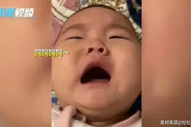 7个月宝宝想抱抱，喊“爸爸”喊一半感觉不太对，改口喊“妈妈”视频封面