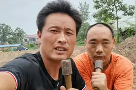 农村河道改造挖出泉眼，一直不停往外冒泡，看看里面有什么东西视频封面