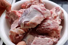 整只猪最香的一块肉？教你客家特色吃法，30块做一大盘，真过瘾