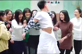 卫校男生：男女比例1：600的卫校，厕所共用，这样学校你喜欢么？视频封面