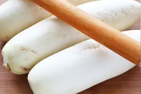 秋天多吃白萝卜，简单拌一拌，脆爽又下饭，每次10斤不够吃！