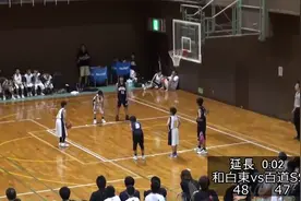 日本小学生篮球比赛惊人压哨球，大逆转！太厉害了！视频封面