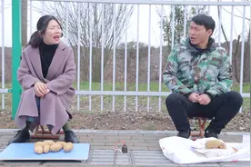 一男一女路边卖土豆互相抬杠，这两人对话，真是太有趣了！