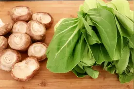 香菇油菜包怎么做好吃？掌握这些小窍门，松软鲜香，出锅家人喜欢视频封面