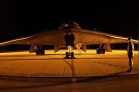 专家：B-2隐身轰炸机使用等离子体技术视频封面
