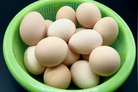 我家从不把鸡蛋放冰箱，教你这样保存鸡蛋，放一年都新鲜不会坏