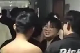 辽宁一职业学校老师查寝放狠话：指着学生问谁不服校方：正在调查视频封面