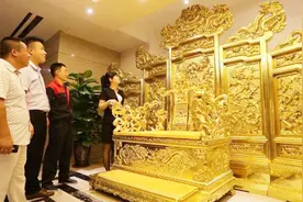 皇帝坐的龙椅，真的是黄金打造的吗？知道真相后我不厚道的笑了视频封面