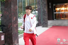 王霜领衔！中国女足启程前往日本 铿锵玫瑰期待绽放东京视频封面