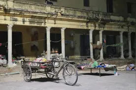 印度夜晚实拍:到处是睡大街的底层人民，每个街道都是他们的家！视频封面