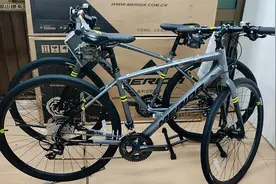 美利达探索者X刚到货，车主就上门提车了，直言颜值性价比太高了