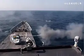 美国海军MK45轻量型舰炮系统是如何工作的视频封面