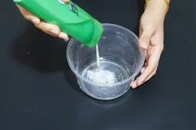 清水拖地等于白拖，教你自制清洁剂 ，拖得干净不沾灰，省心实用视频封面