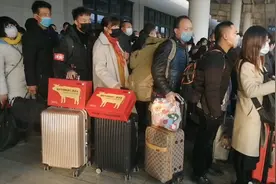 最新通知！河南员工疫情期休息日加班可获200%工资！视频封面