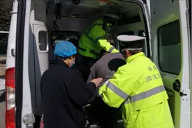 司机突发脑溢血 大货车在高速上左突右撞视频封面