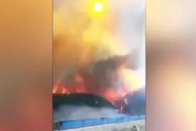 突发！河北青龙县山火 现场浓烟滚滚视频封面