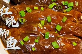 中秋佳节野钓一番，回来给大家做一个红烧鲫鱼！视频封面