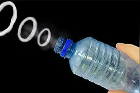 神奇！矿泉水瓶能喷出圈圈烟雾？4个疯狂的科学小实验视频封面