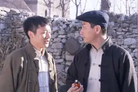 飞虎队：岗村看了李正的良民证，他询问李正是哪里人