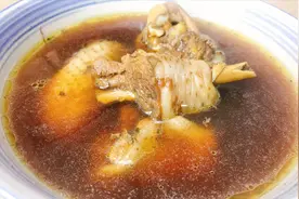 艾草煲鸡汤客家人传统滋补汤，暖胃清热解毒抑肝火，元气美食大PK