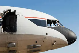 为什么不能在飞行时，打开客机的舱门？视频封面