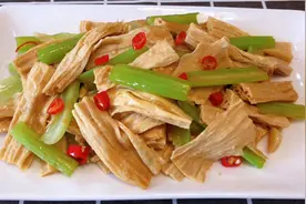 过年大鱼大肉吃多了，来点清爽小菜，芹菜炒腐竹，健康又美味视频封面