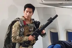 去乌克兰“参战”的韩国网红“李根大尉”想跑路？波兰不让入境视频封面