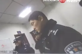 司机遇交警夜查拒不下车，还称自己没带身份证，警察检查发现猫腻视频封面